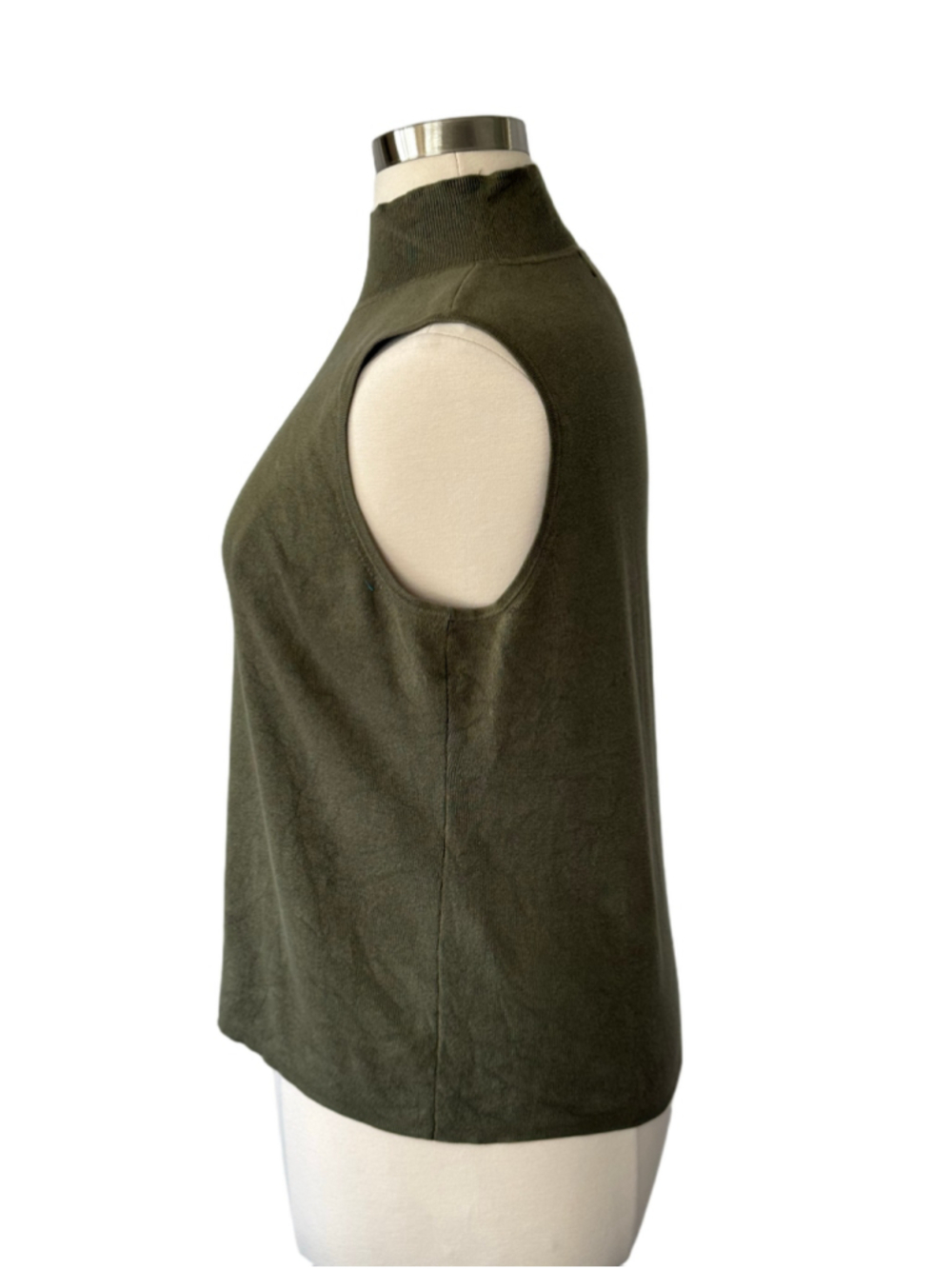Women's Chico's Sleeveless Mock Neck Silk Blend Top Olive Size 16 (Chico’s sz 3)